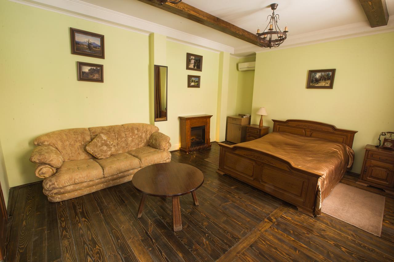 Magnat Lux Hotel Czernowitz Exterior foto