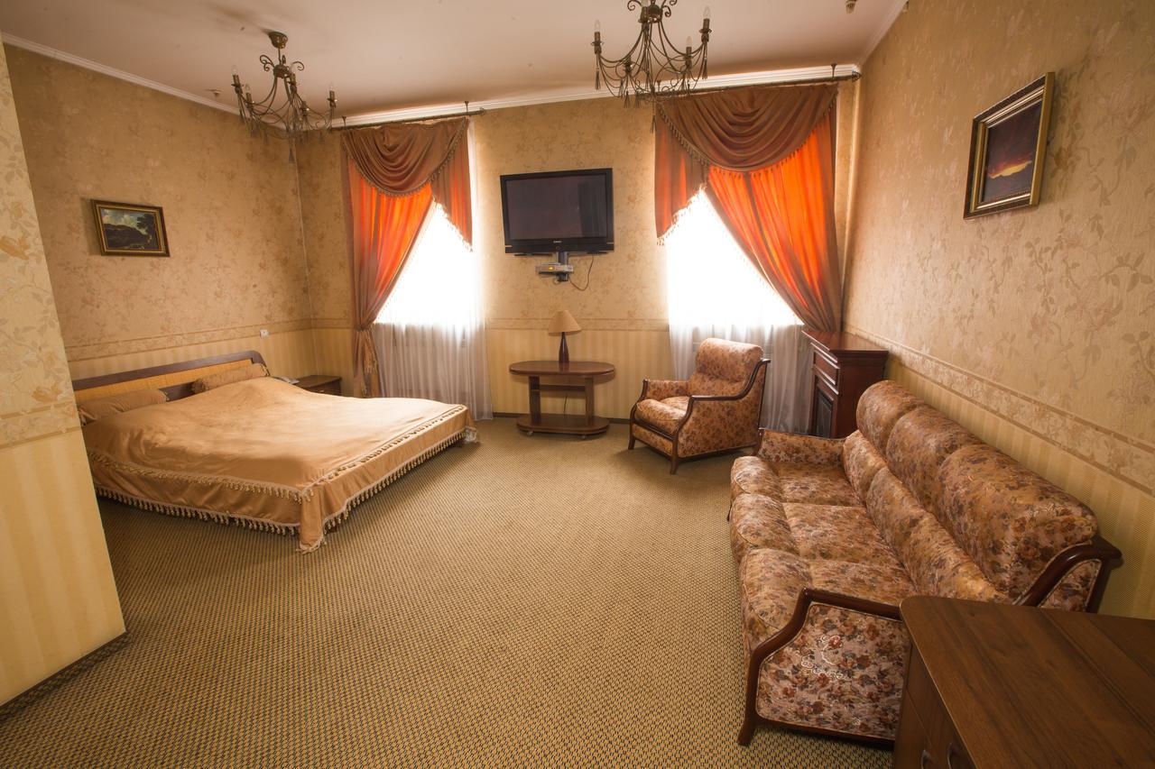 Magnat Lux Hotel Czernowitz Exterior foto